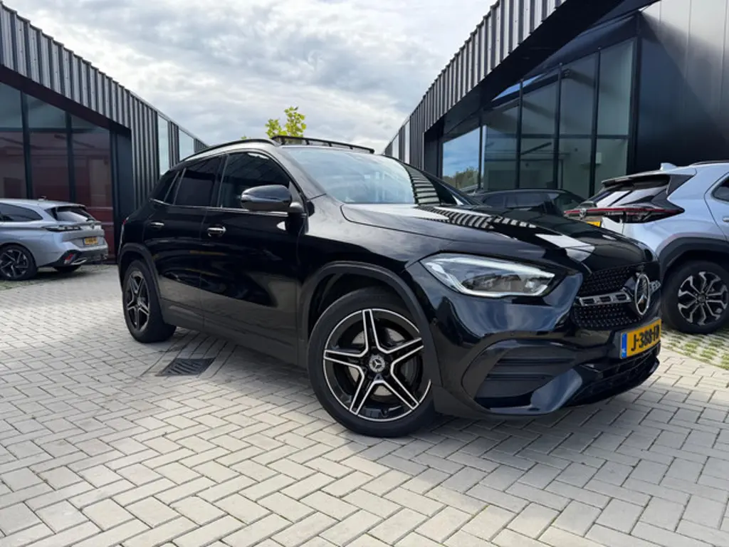 Mercedes-Benz GLA 2