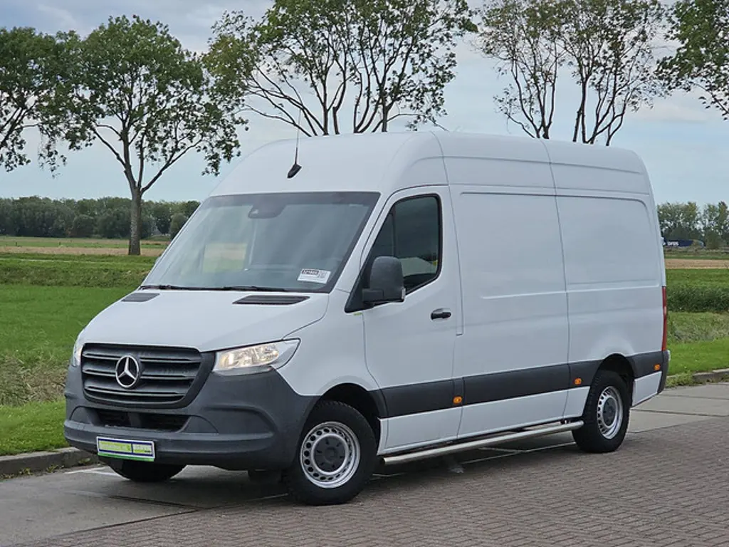 Mercedes-Benz Sprinter 2