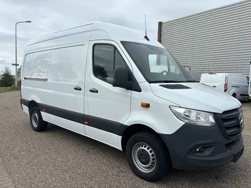 Mercedes-Benz Sprinter 2