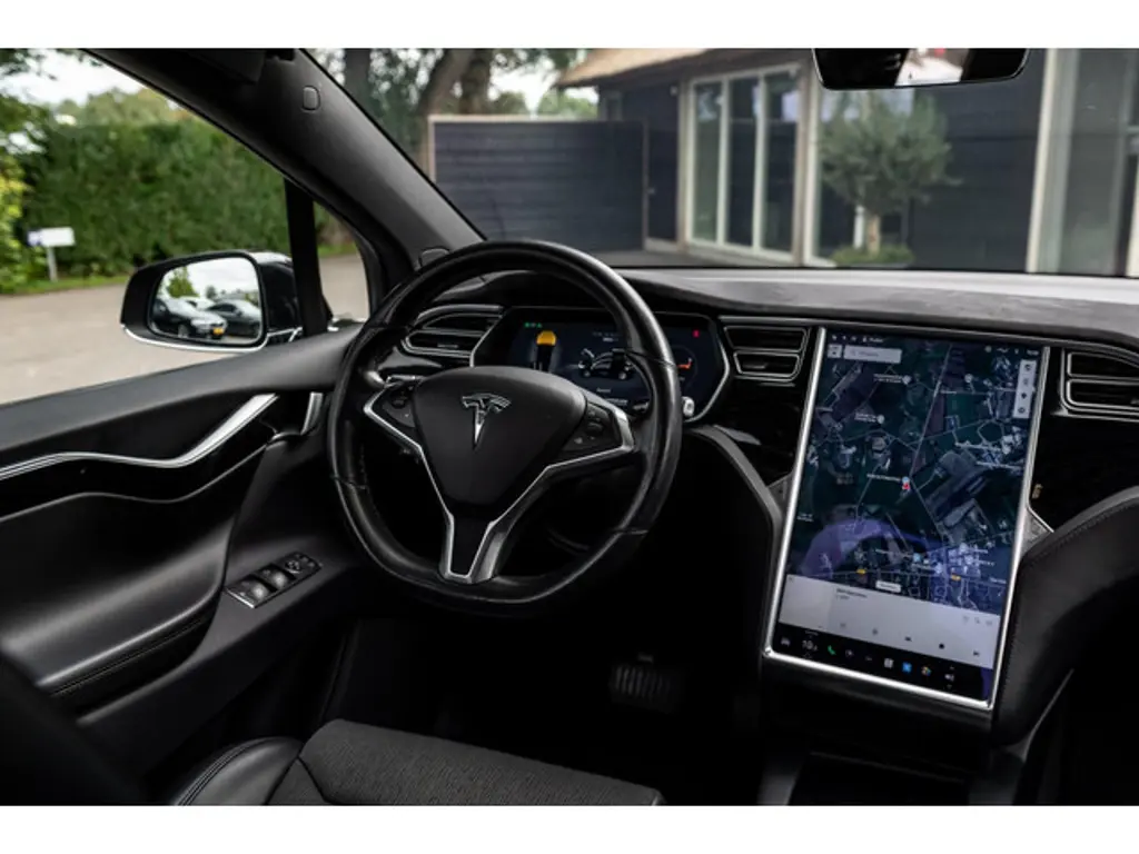 Tesla Model X 2