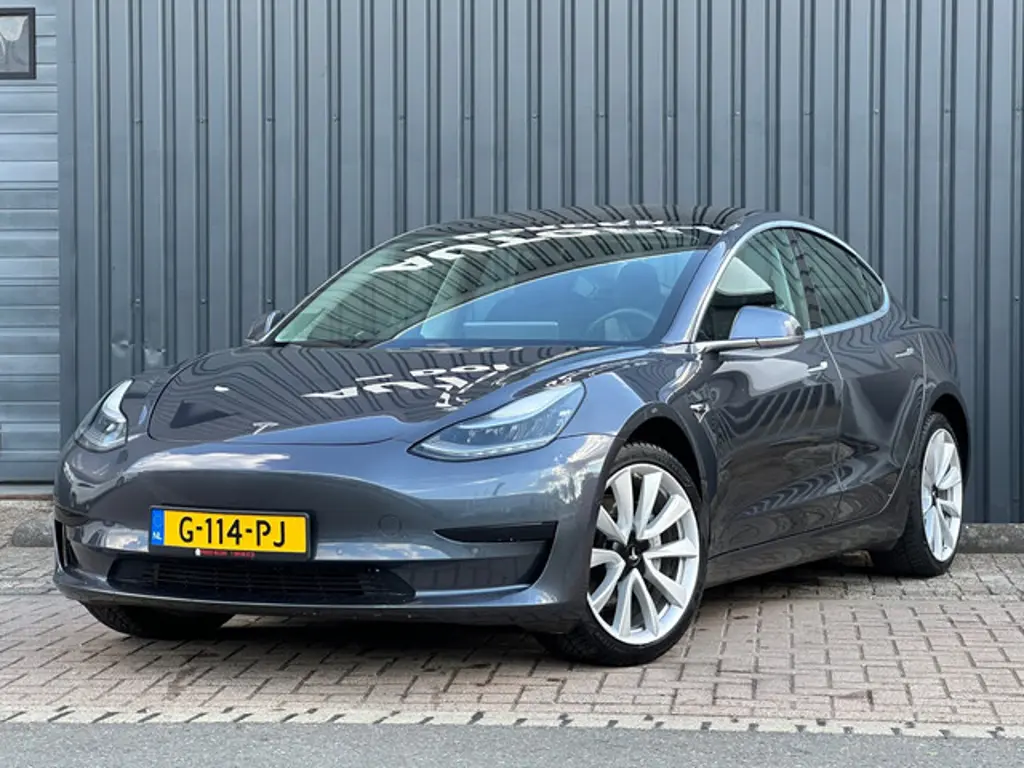 Tesla Model 3 2