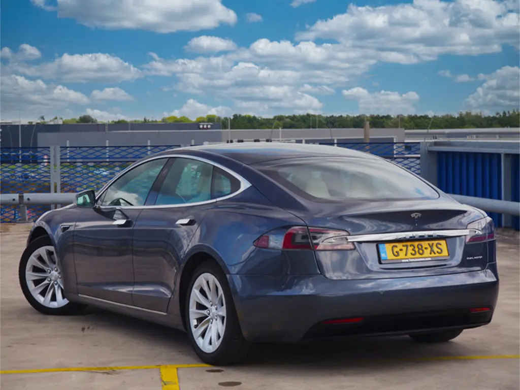 Tesla Model S 2