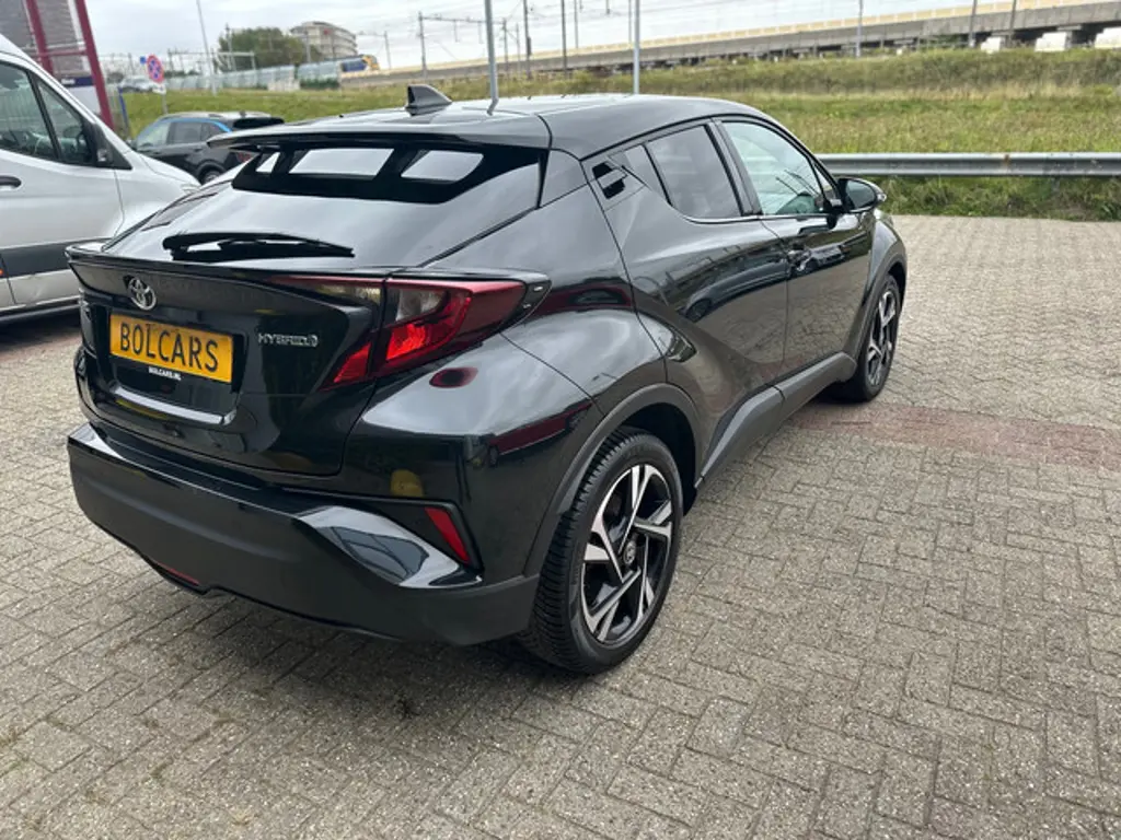 Toyota C-HR 2