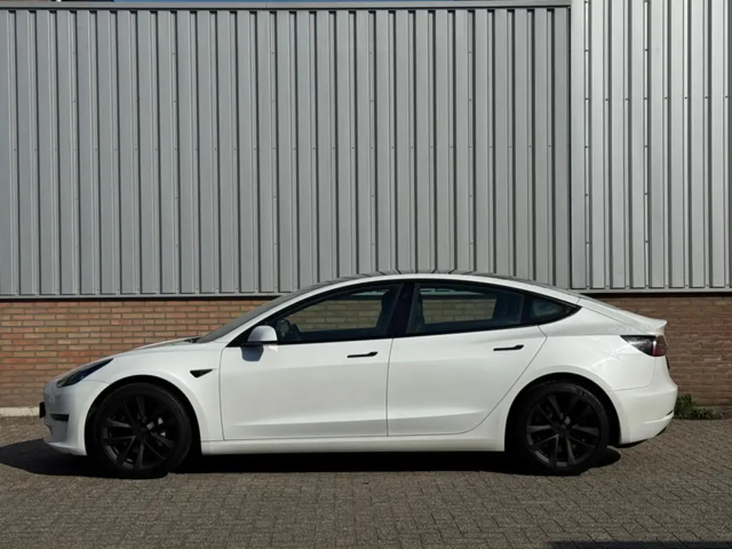 Tesla Model 3 2