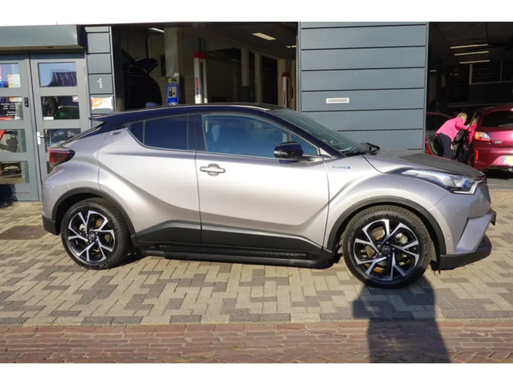 Toyota C-HR 2