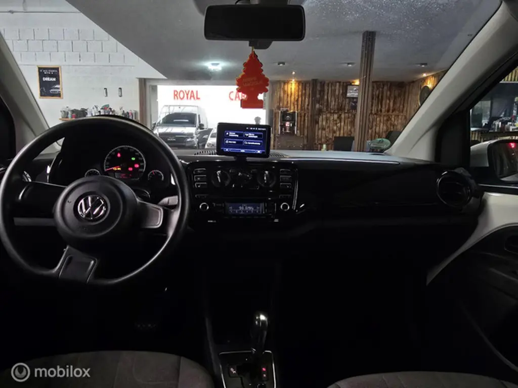 Volkswagen up! 3