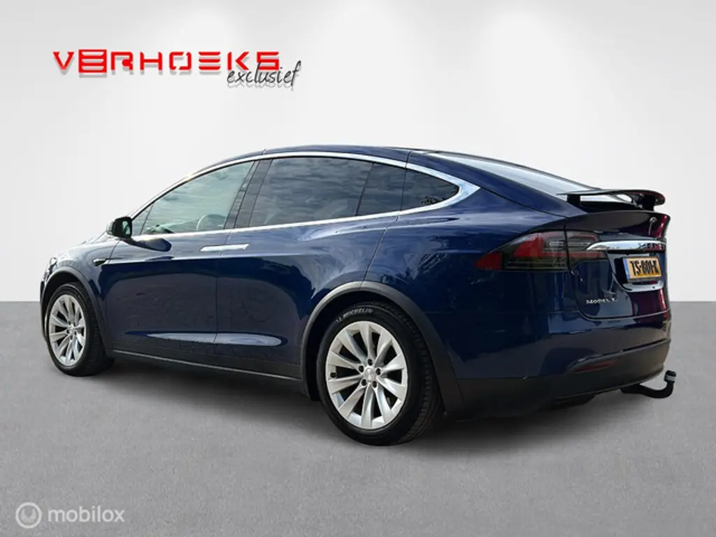 Tesla Model X 2