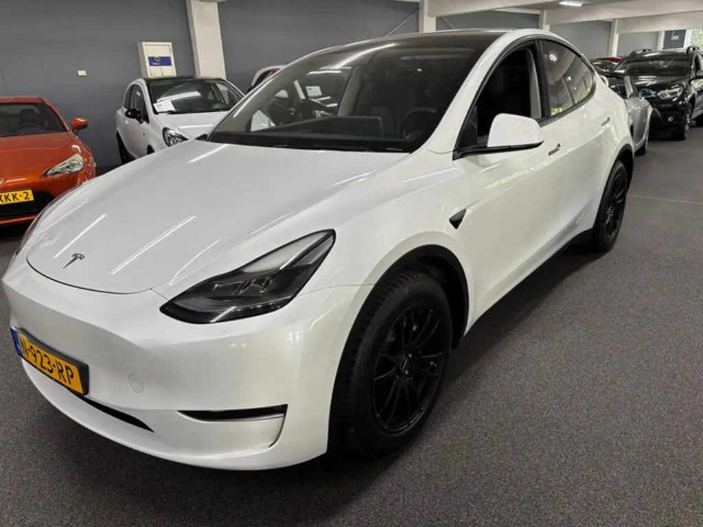 Tesla Model Y 2