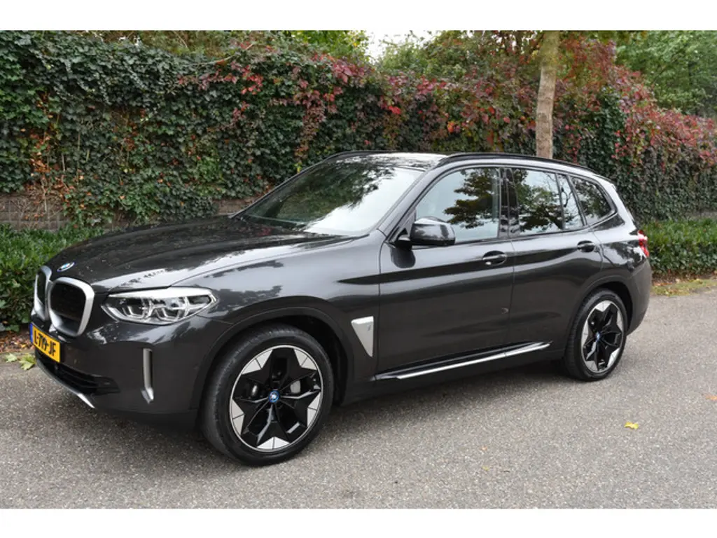 BMW iX3 2