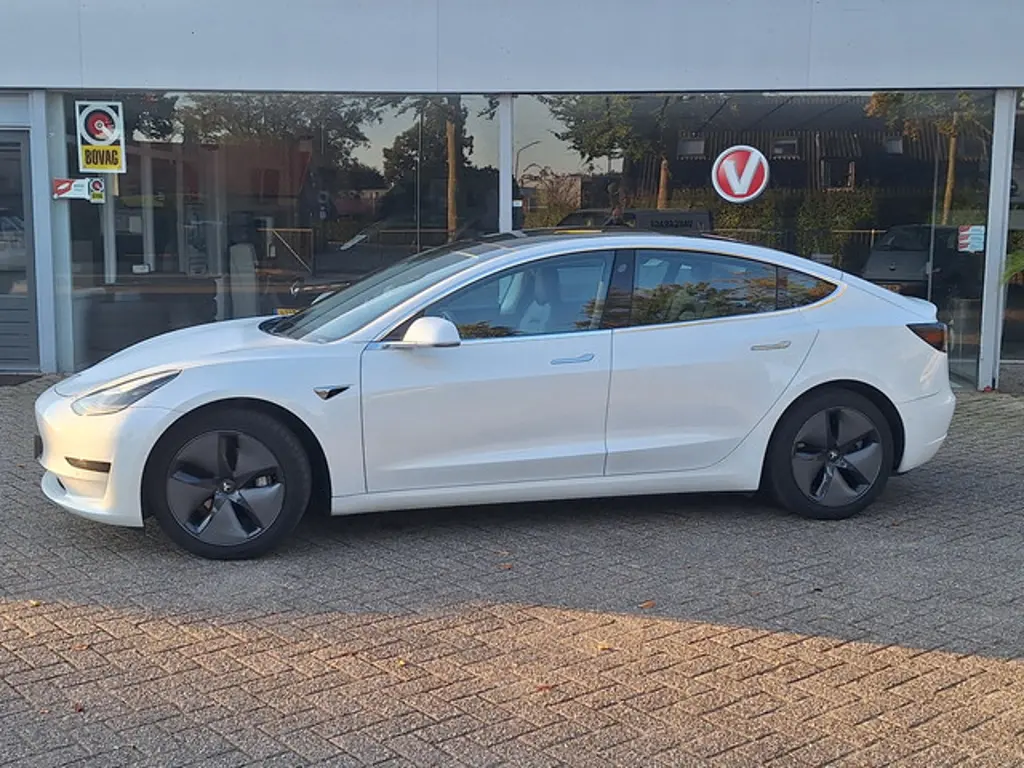 Tesla Model 3 2