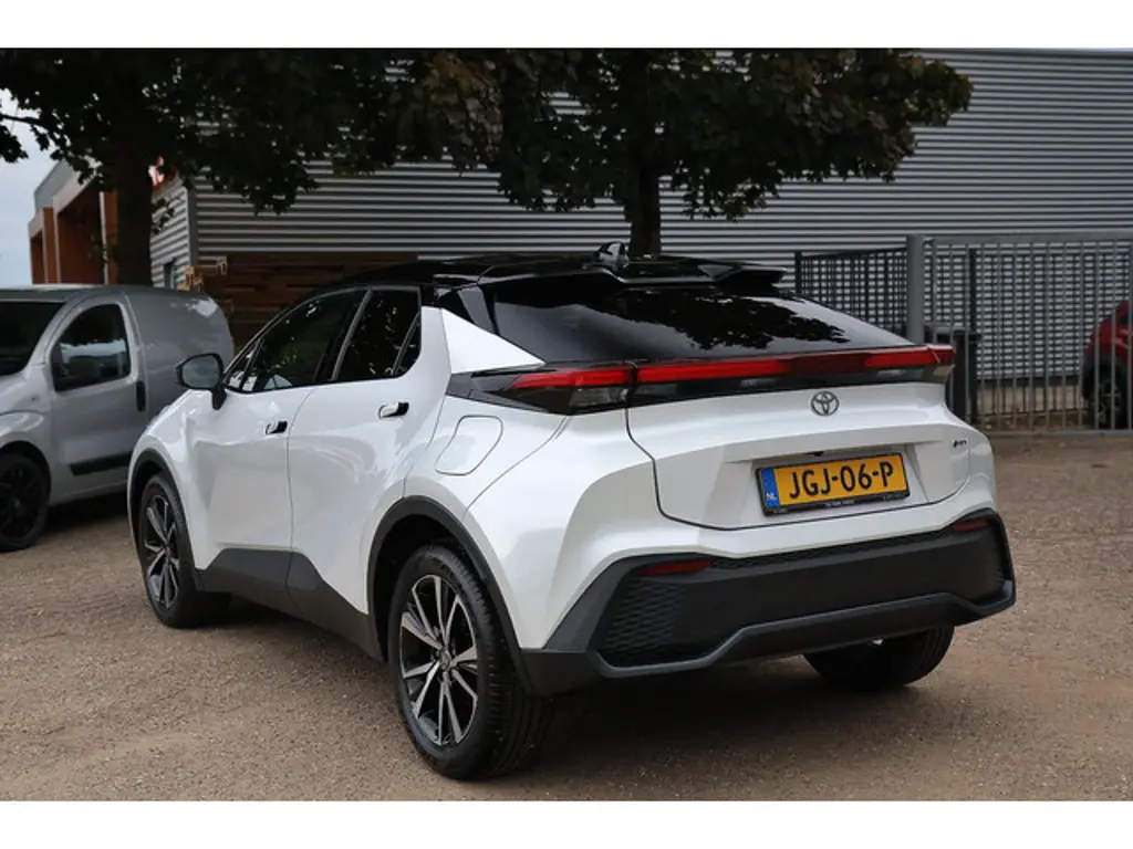 Toyota C-HR 2