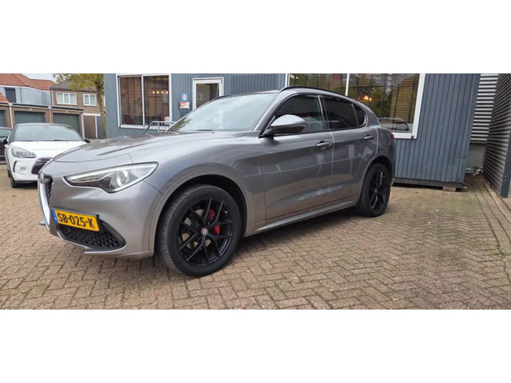 Alfa Romeo Stelvio 2