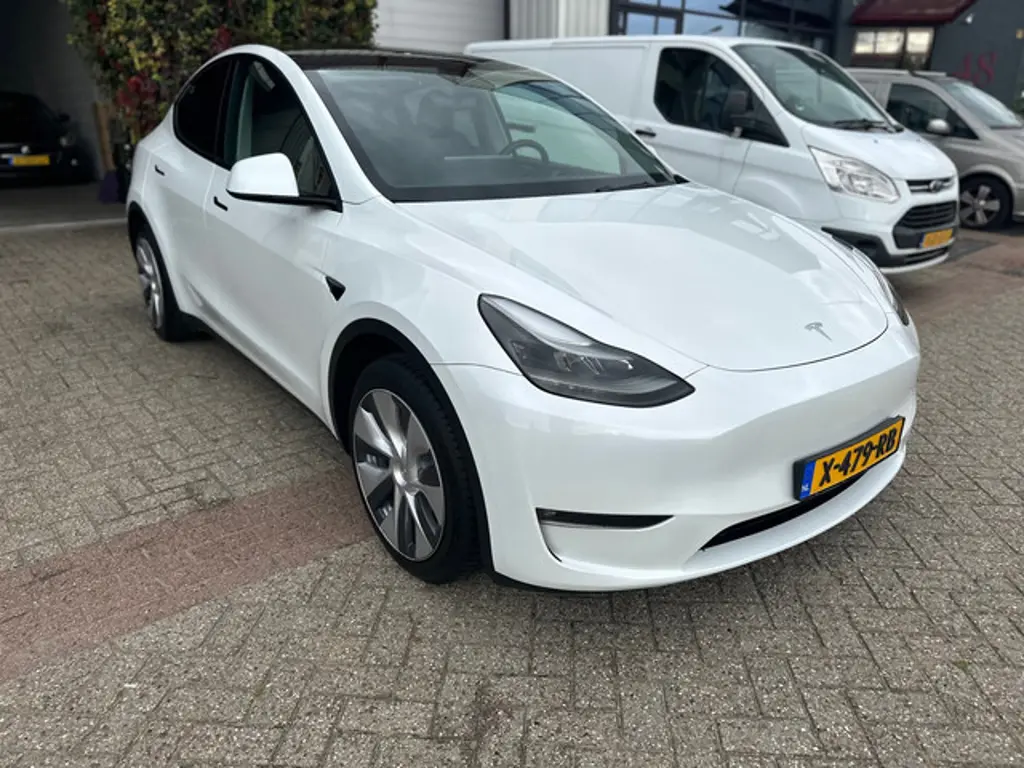 Tesla Model Y 3