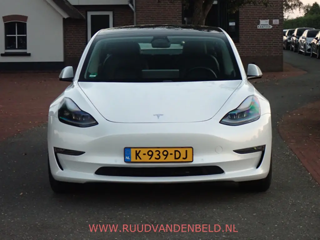 Tesla Model 3 2