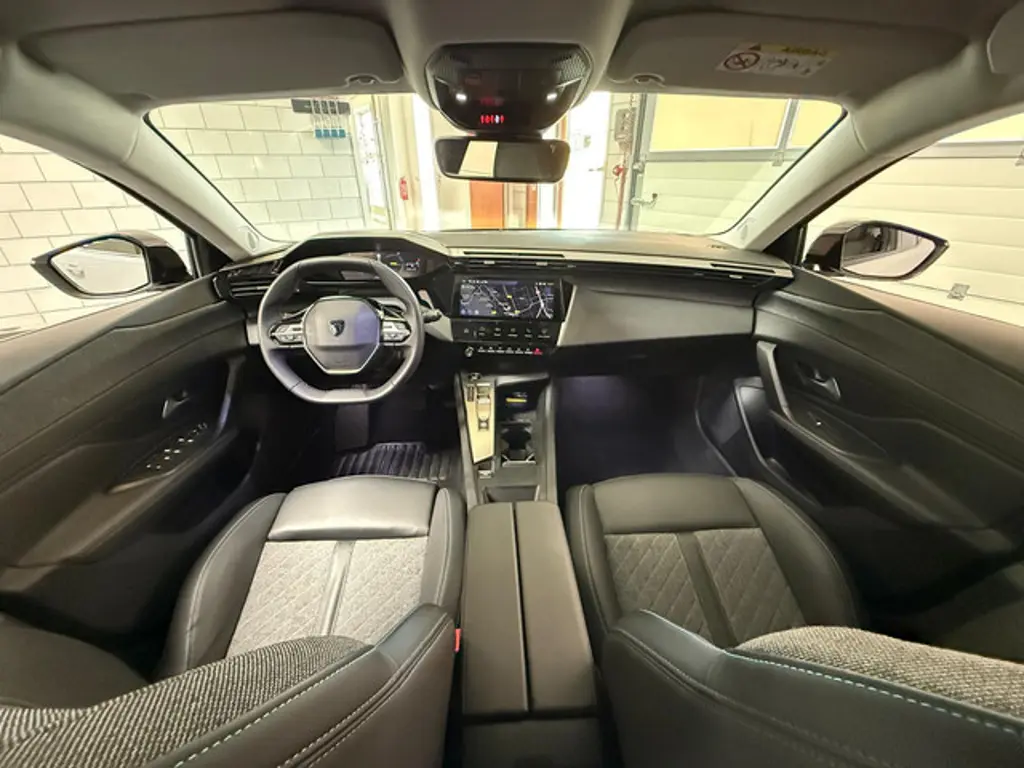 Peugeot 408 3