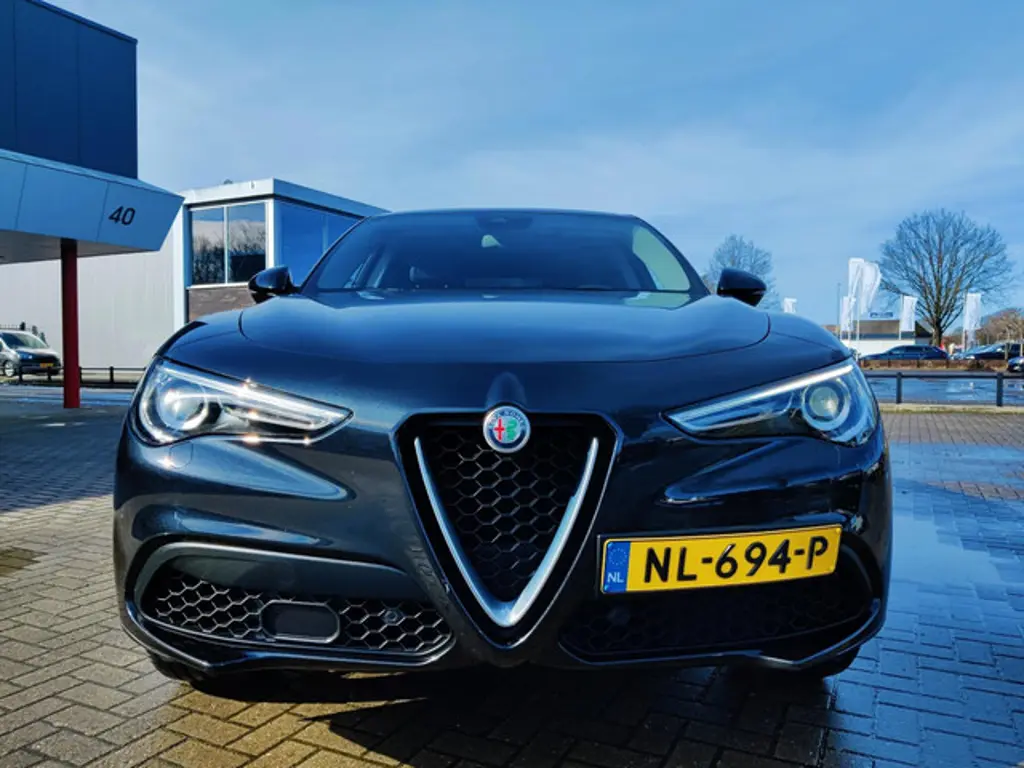 Alfa Romeo Stelvio 2