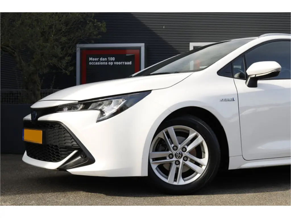 Toyota Corolla Touring Sports 2