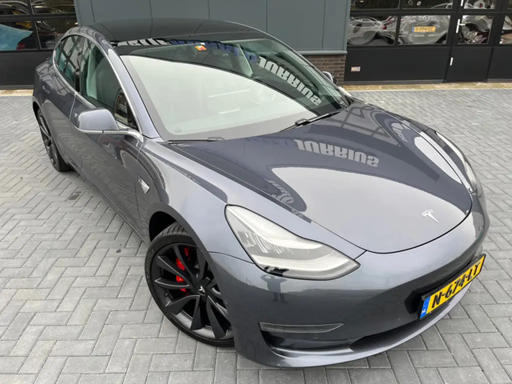 Tesla Model 3 2