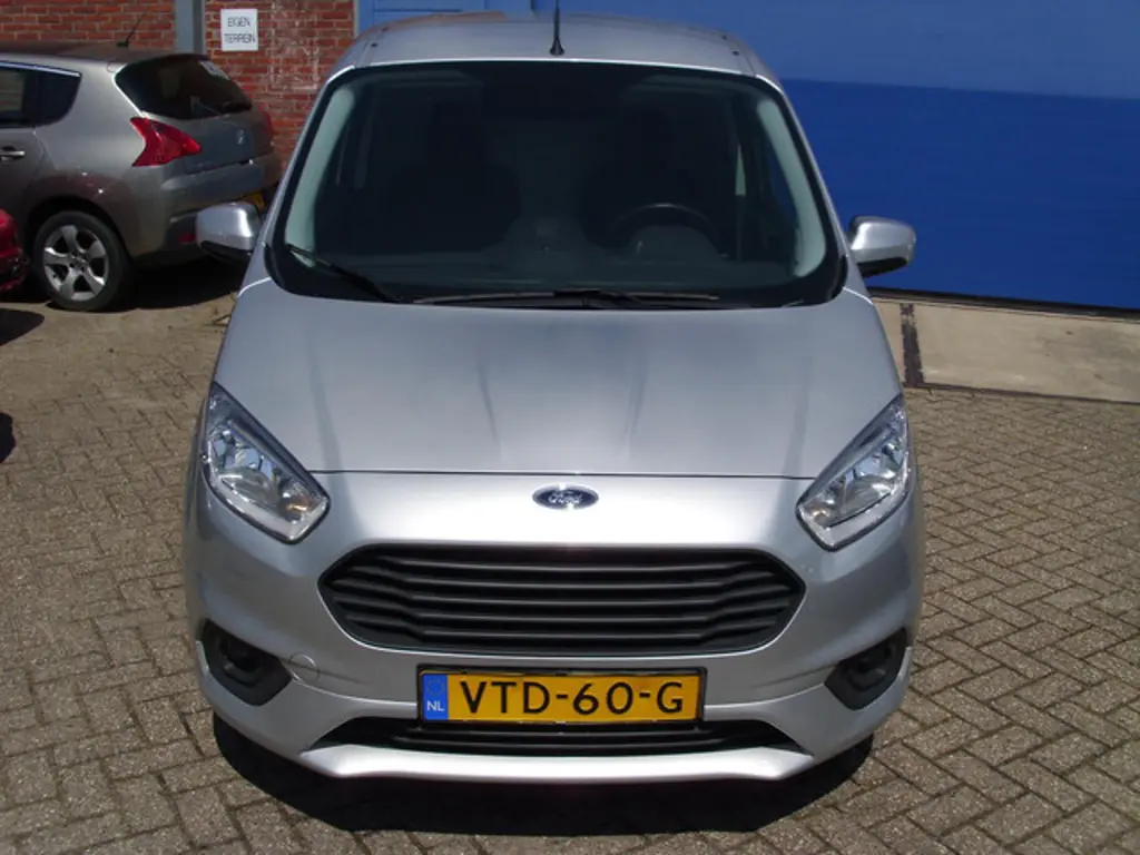 Ford Transit Courier 2