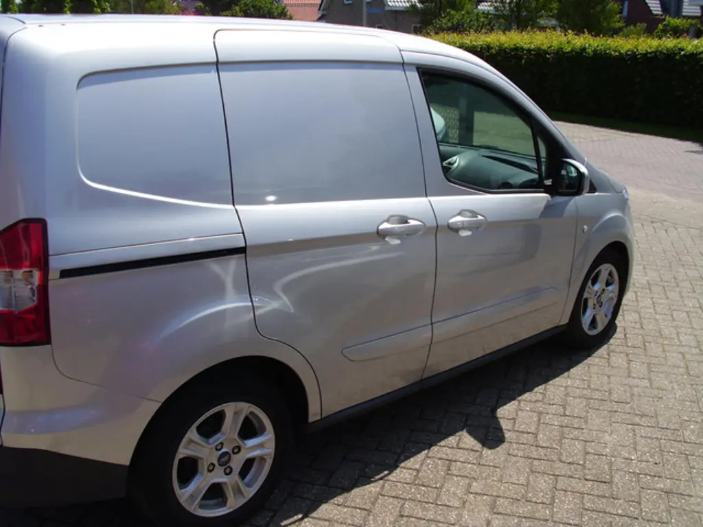 Ford Transit Courier 3