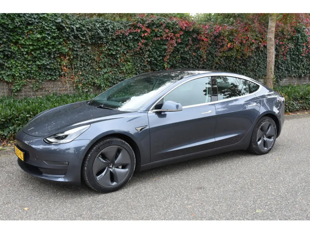 Tesla Model 3 2