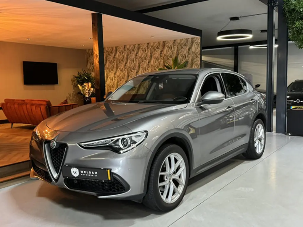 Alfa Romeo Stelvio 2