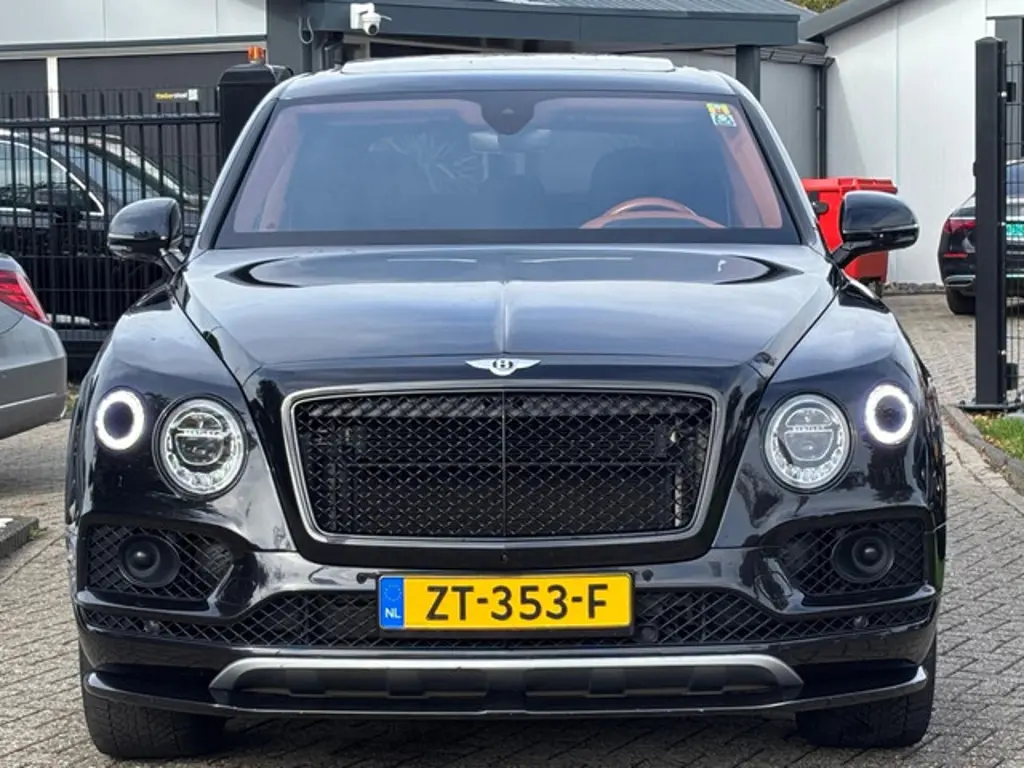 Bentley Bentayga 2