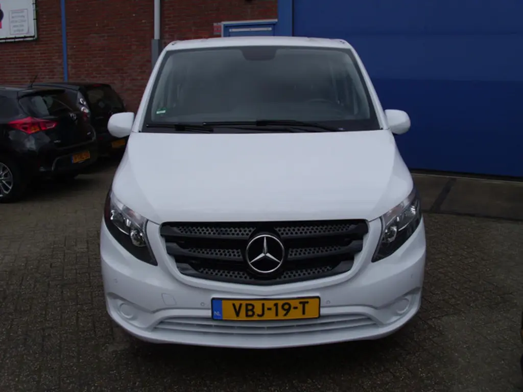 Mercedes-Benz Vito 2