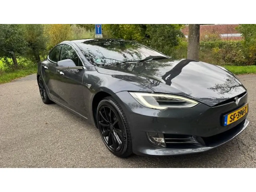 Tesla Model S 2