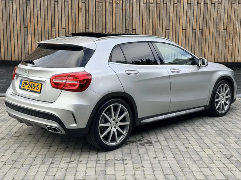 Mercedes-Benz GLA 2