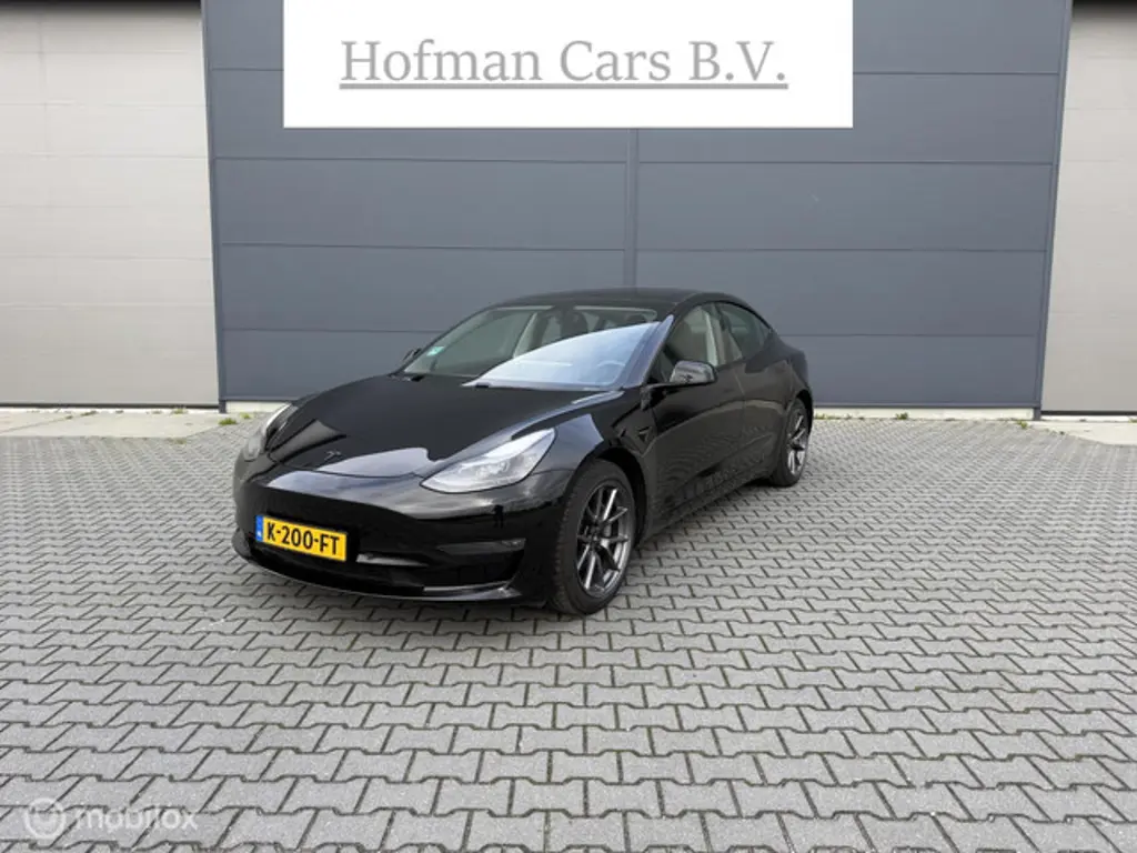 Tesla Model 3 2