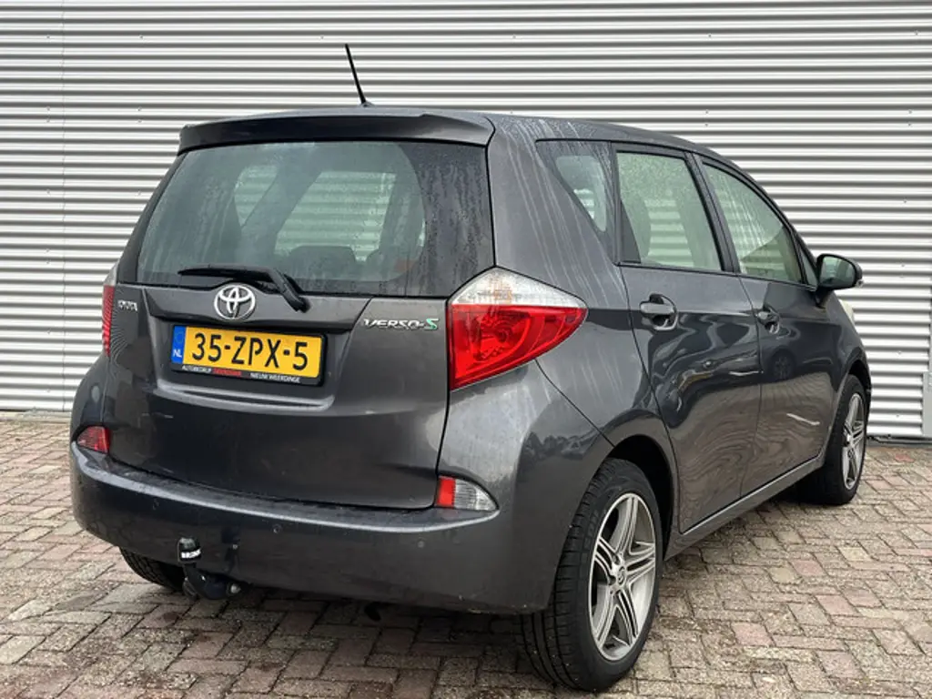 Toyota Verso-S 2