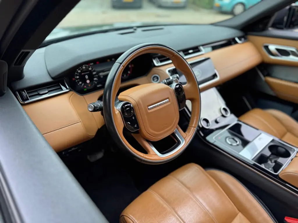Land Rover Range Rover Velar 2