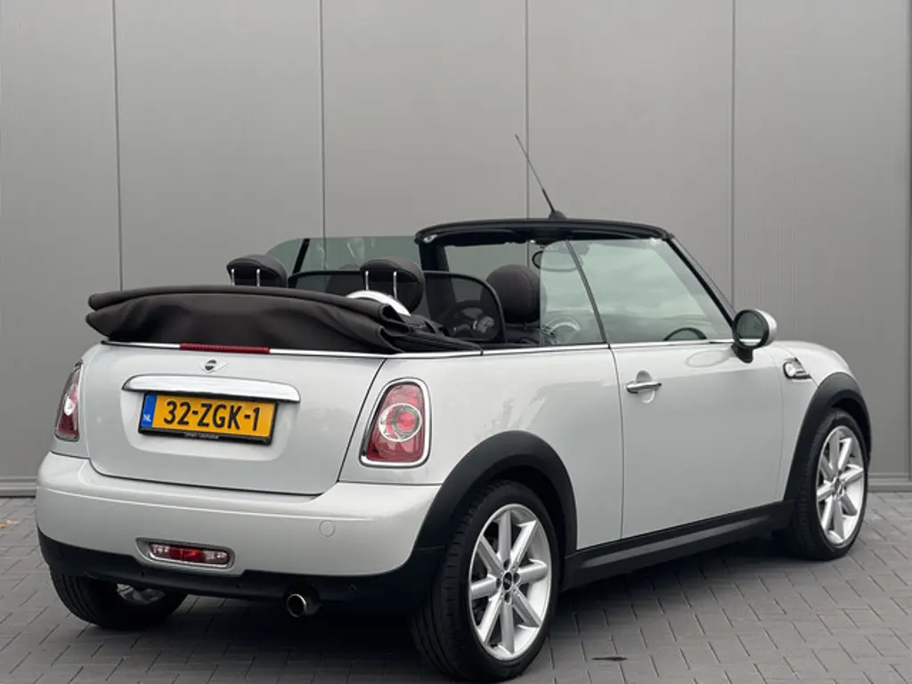 MINI Cooper Cabrio 2