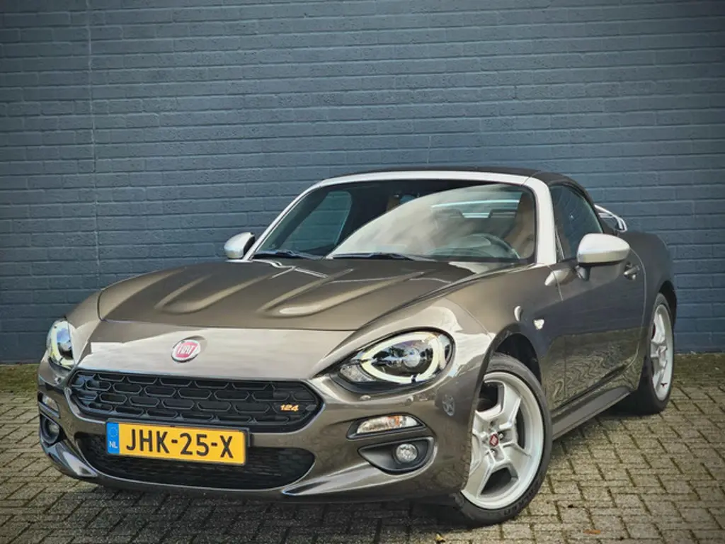 Fiat 124 Spider 2