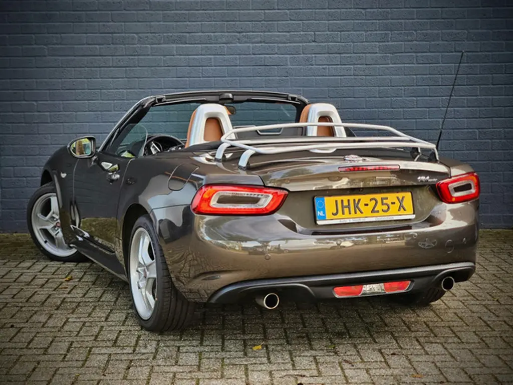 Fiat 124 Spider 3