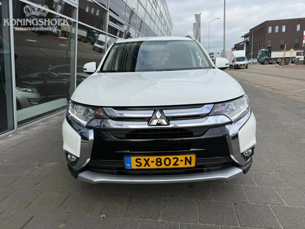 Mitsubishi Outlander 2