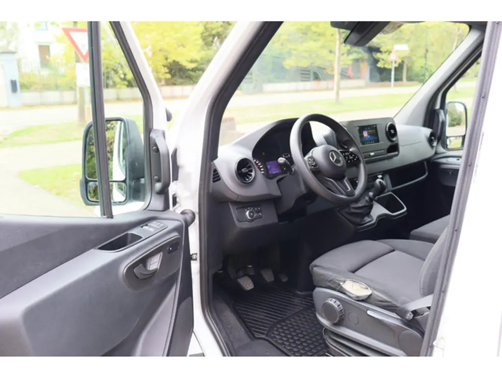 Mercedes-Benz Sprinter 2