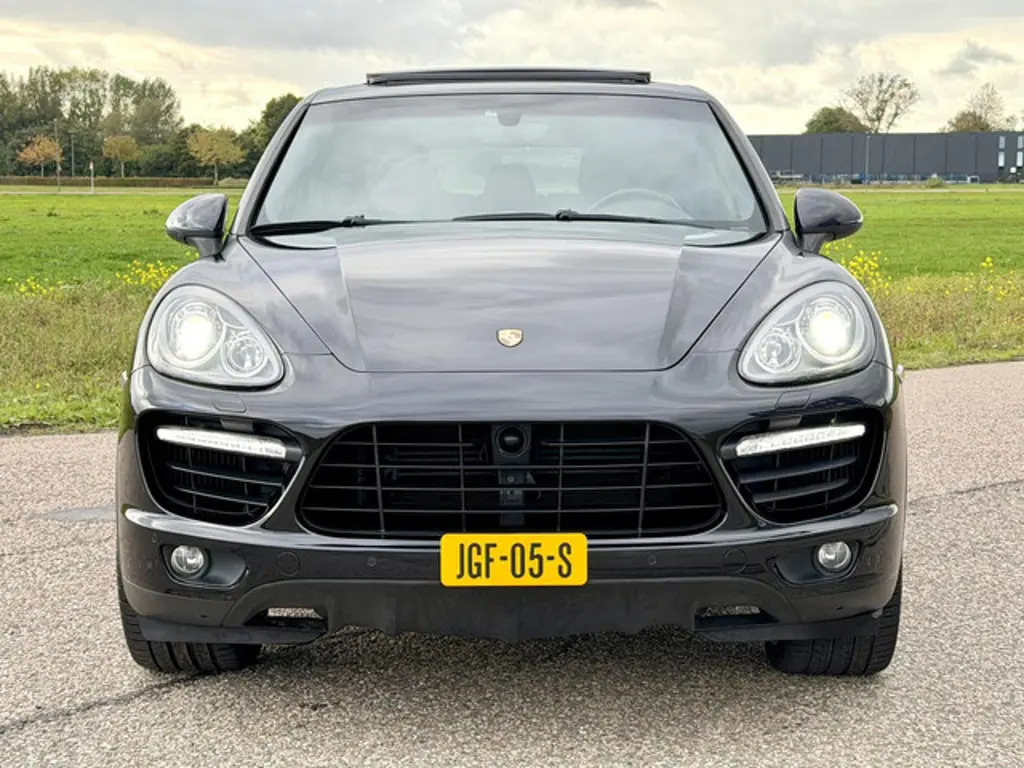 Porsche Cayenne 2