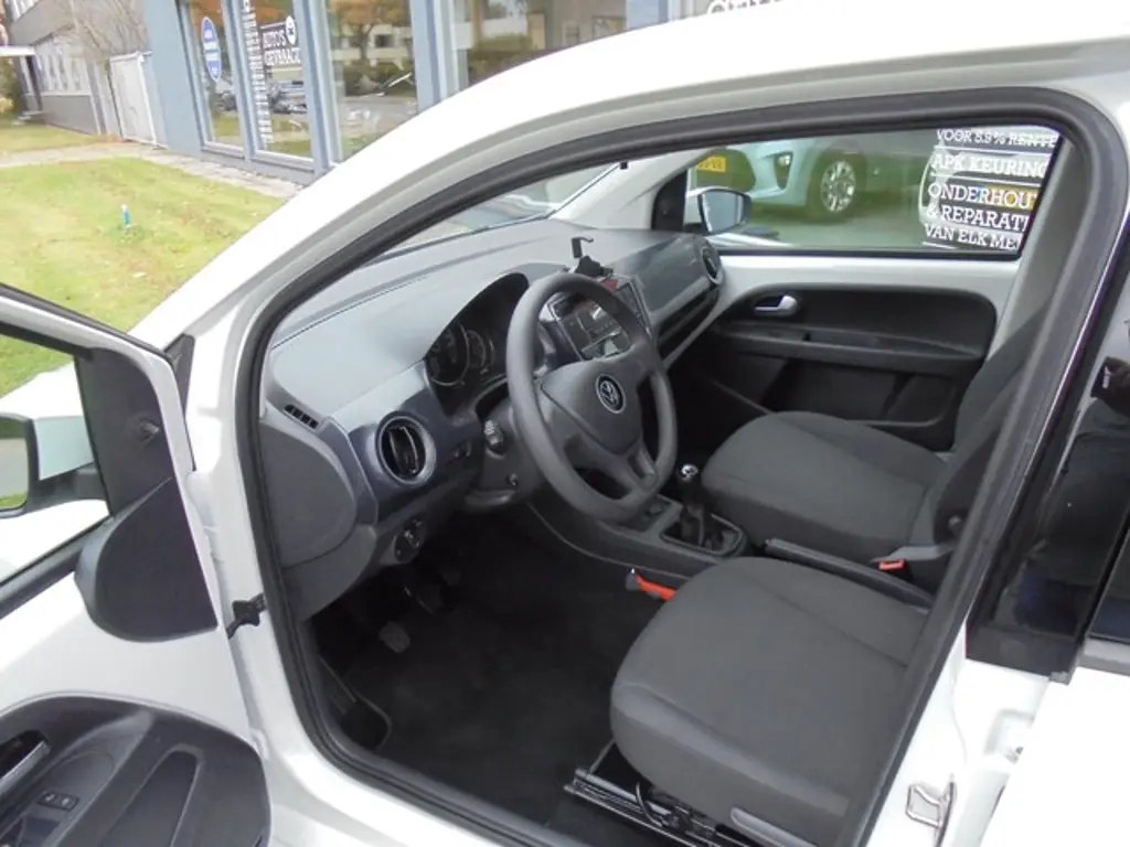 Volkswagen up! 3