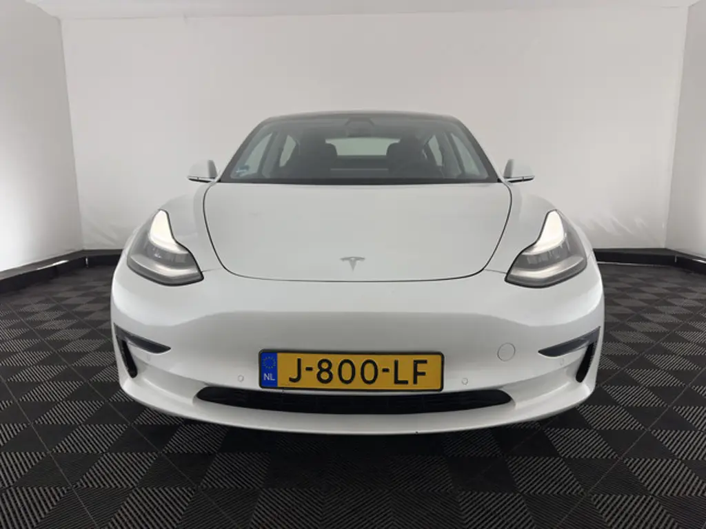 Tesla Model 3 2