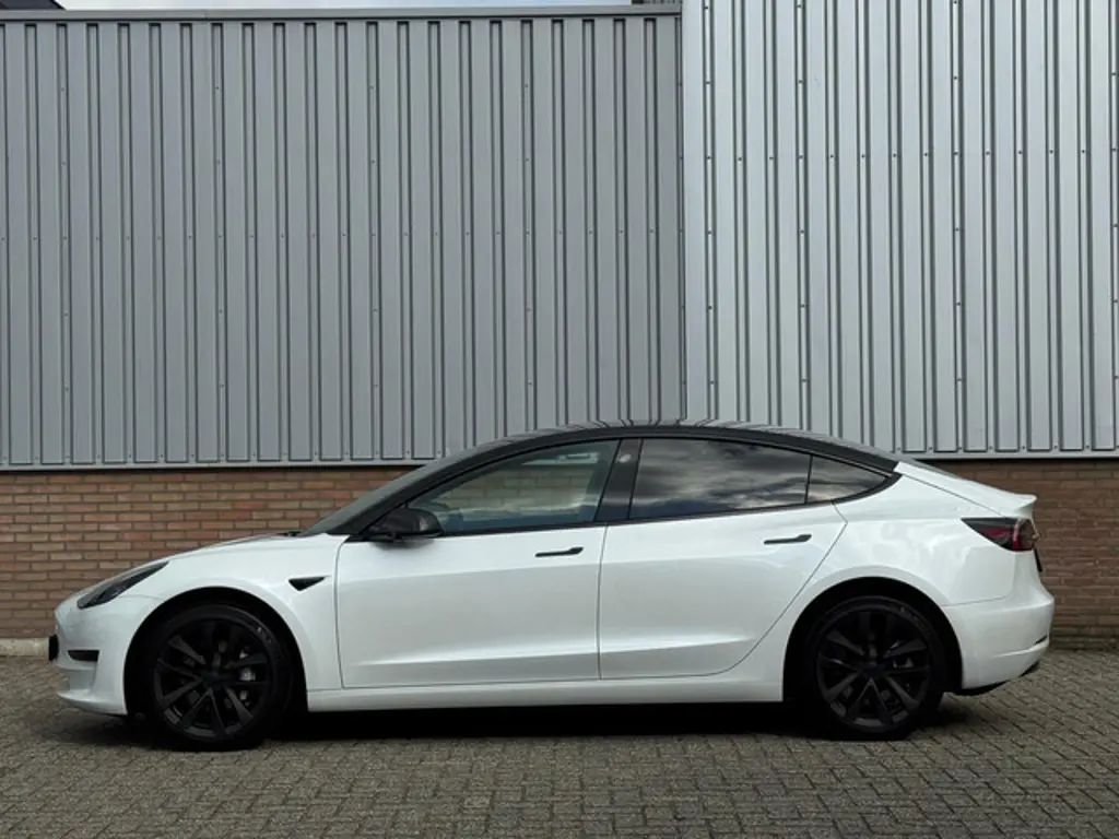 Tesla Model 3 2