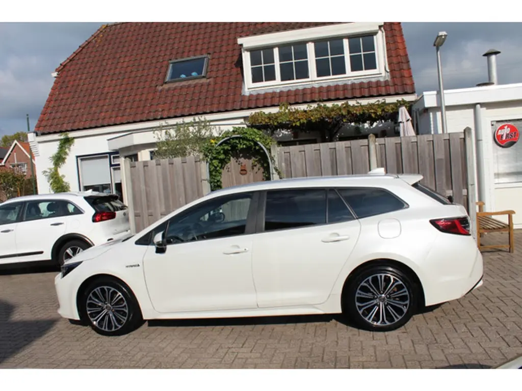 Toyota Corolla Touring Sports 3