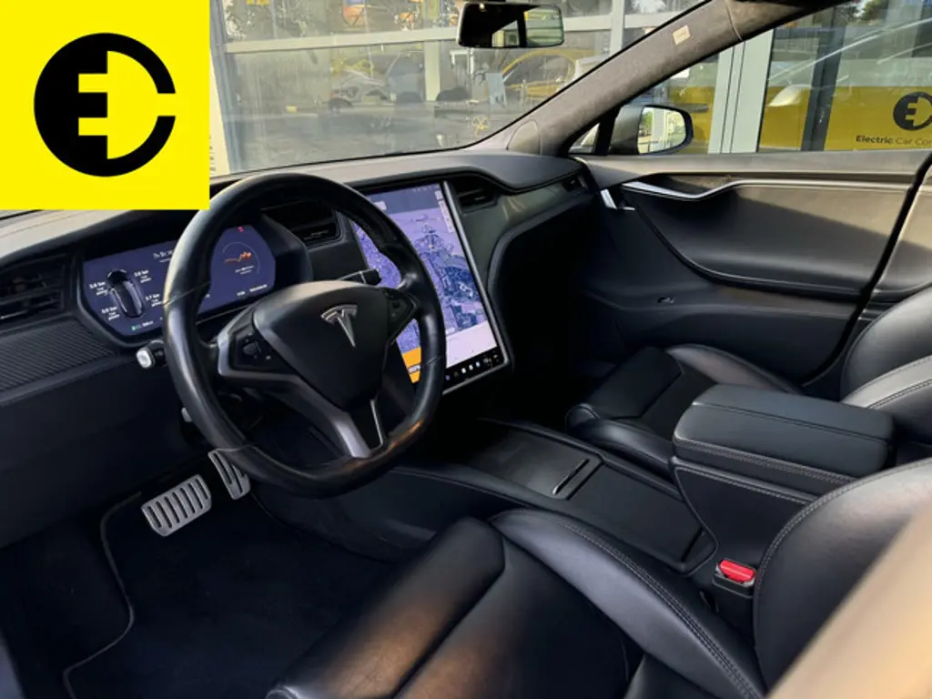 Tesla Model S 3