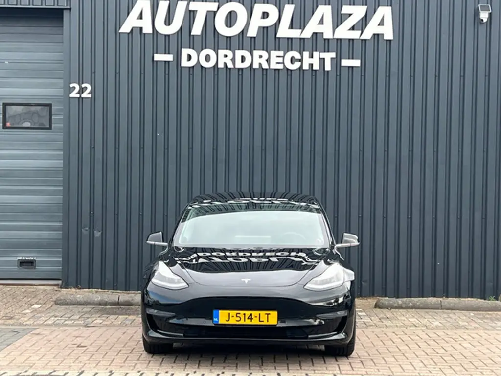 Tesla Model 3 2