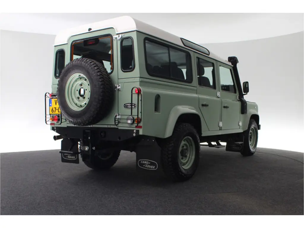 Land Rover Defender 2