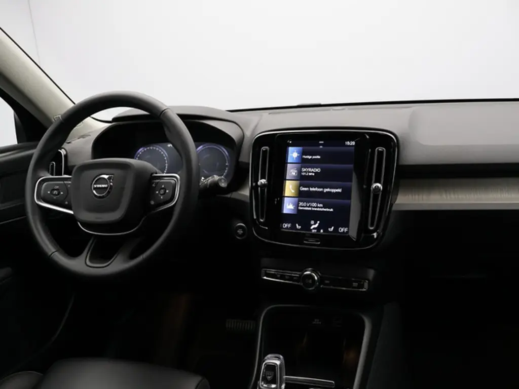 Volvo XC40 3