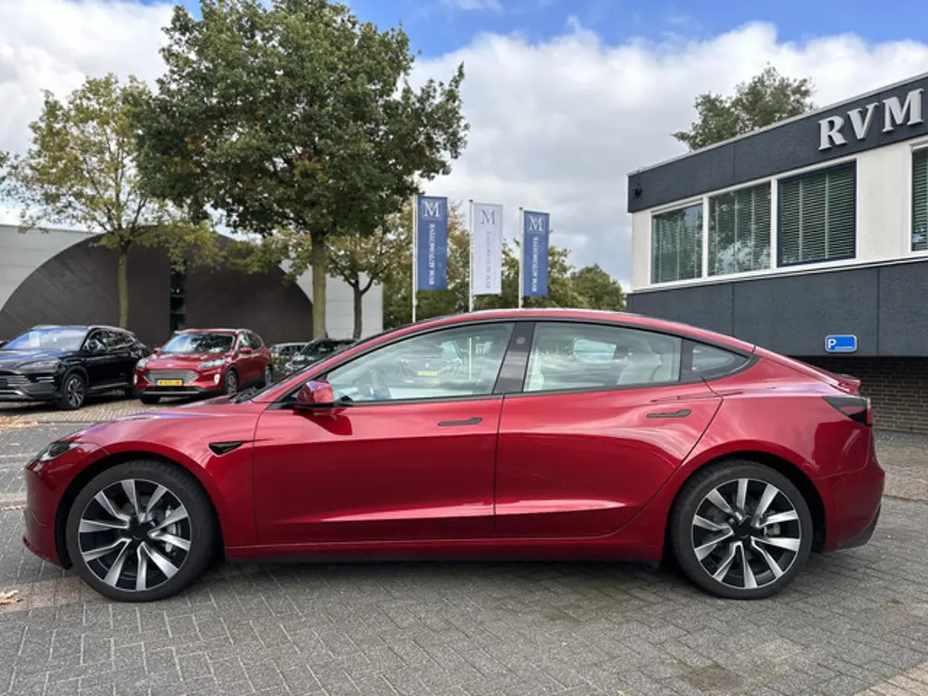 Tesla Model 3 2