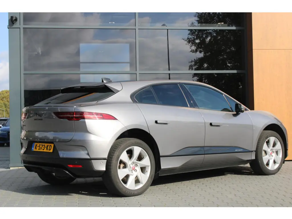 Jaguar I-PACE 3