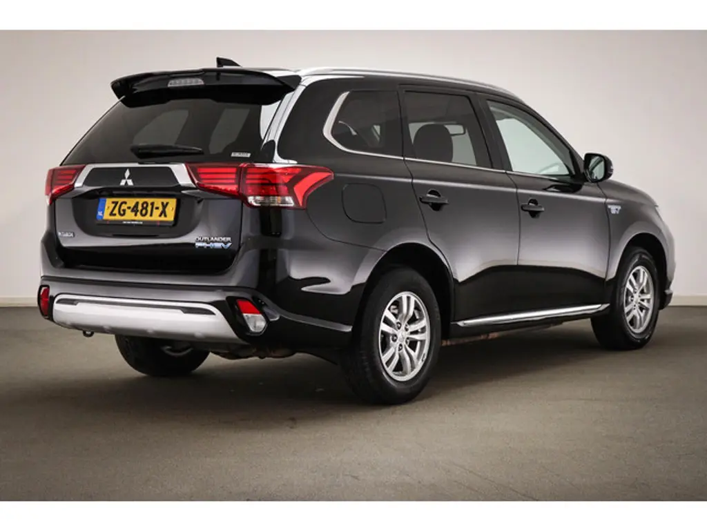 Mitsubishi Outlander 2